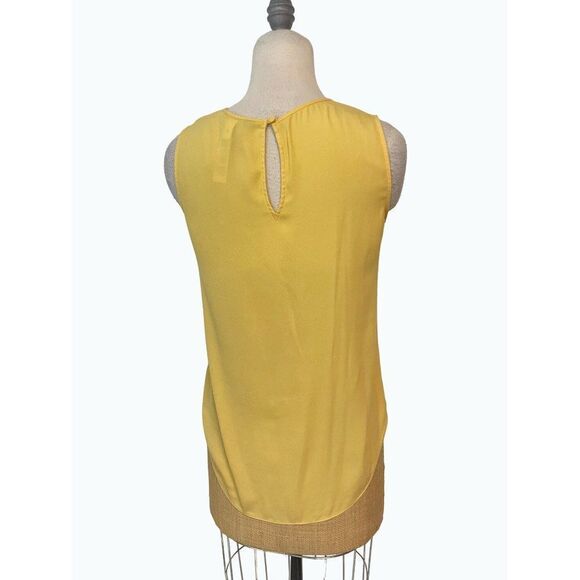 White House Black Market Pleated Shell Yellow XS - Picture 6 of 7